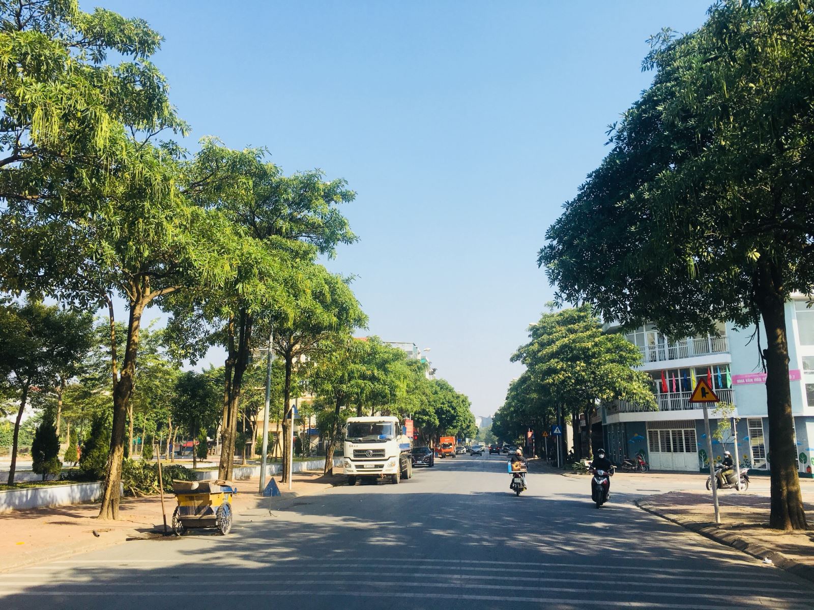 Bán 62m2 đất tái định cư Giang Biên mặt tiền 6.2m kinh doanh cực hiếm. Gía 135tr/m2