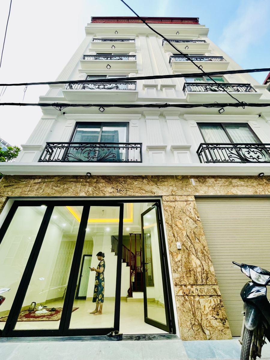 Nhà mới Nguyễn Sơn 36m2 xây 5 tầng ôtô 7 chỗ vào nhà, đường thông cực hiếm. Giá 5.85 tỷ 