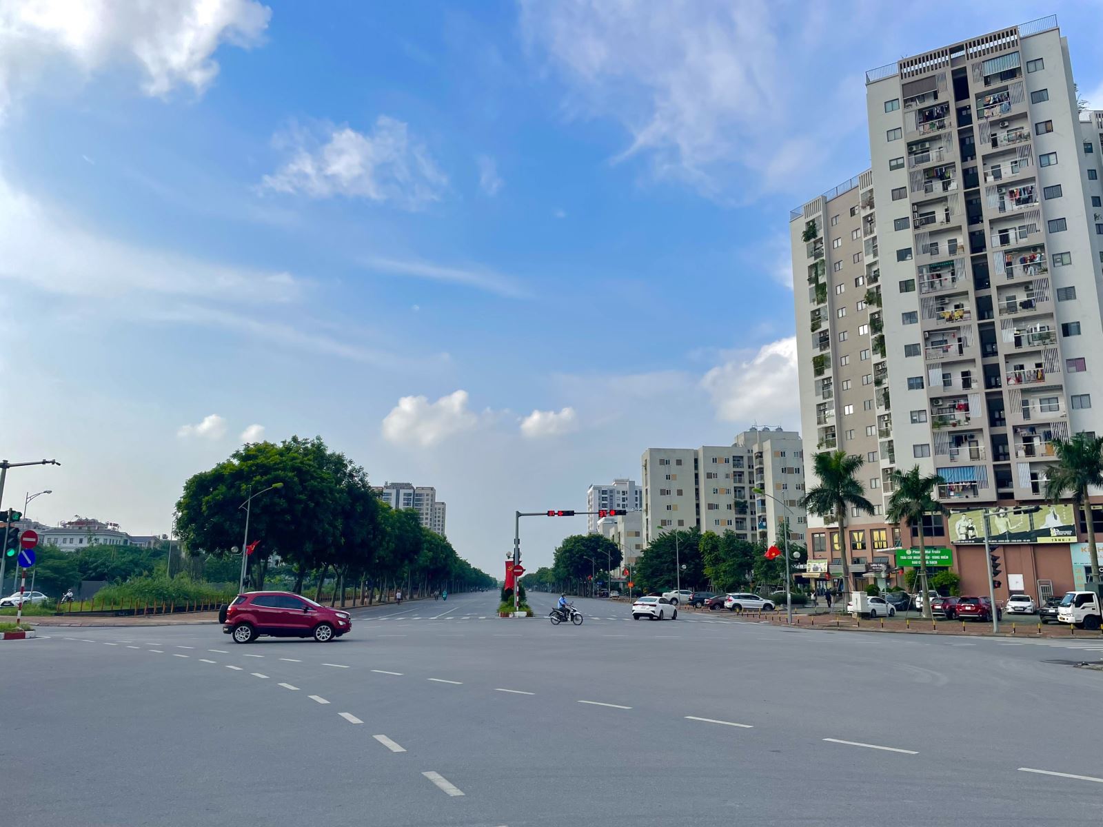 Bán nhà phố Nguyễn Văn Hưởng 72.5m2, mặt tiền 6.47m kinh doanh ngày đêm. Gía 12.8 tỷ