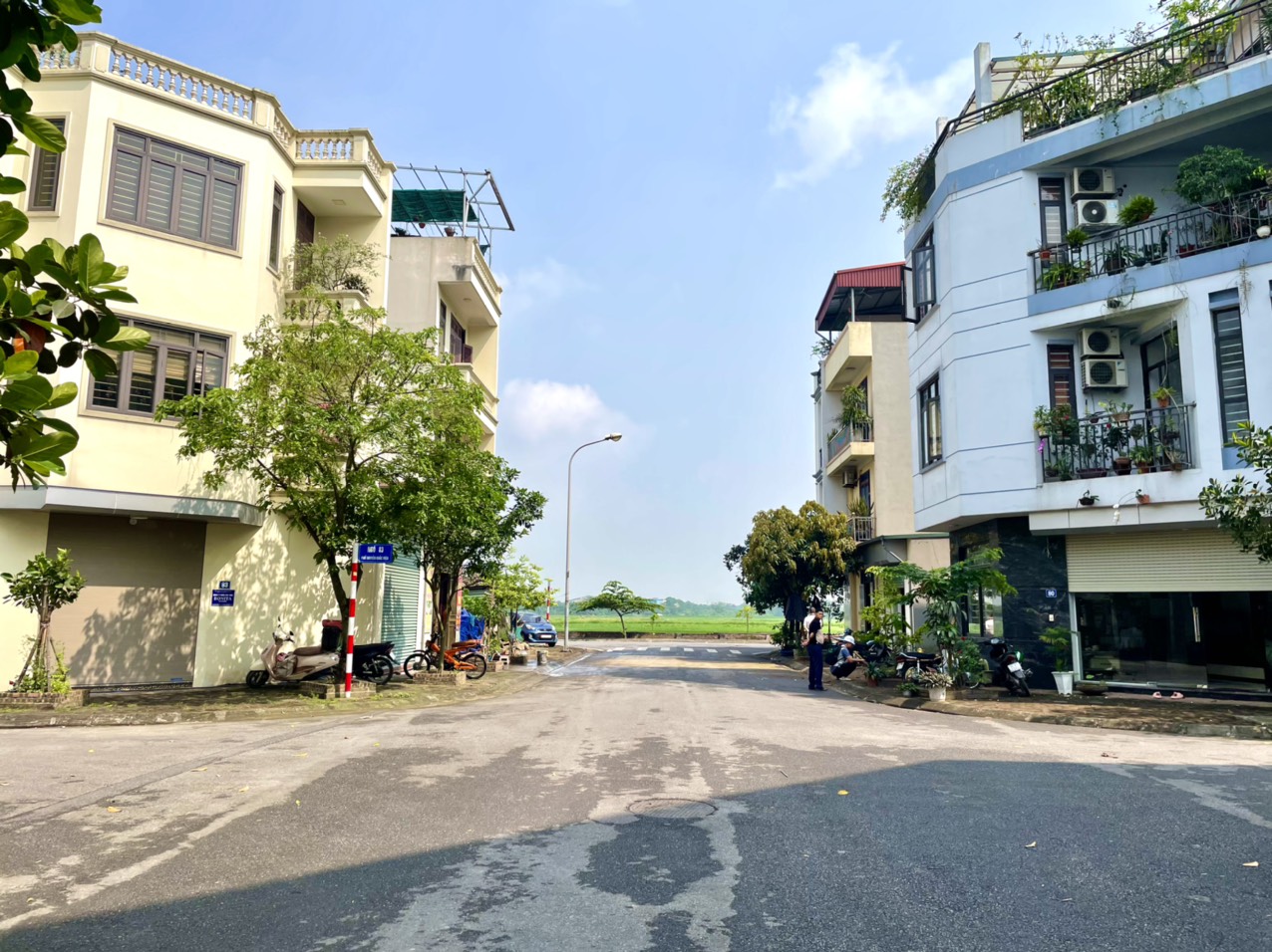 Bán 69.4m2 đất tái định cư Giang Biên, Long Biên hướng Đông Nam cạnh vườn hoa